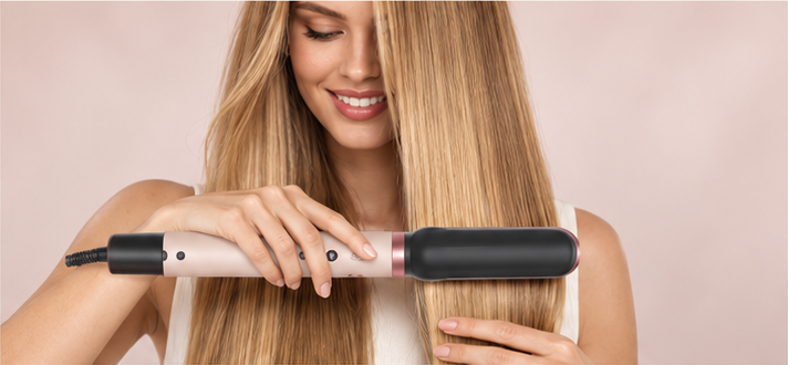 Styling illustration: smoothing a section of hair with the air-smoothing attachment